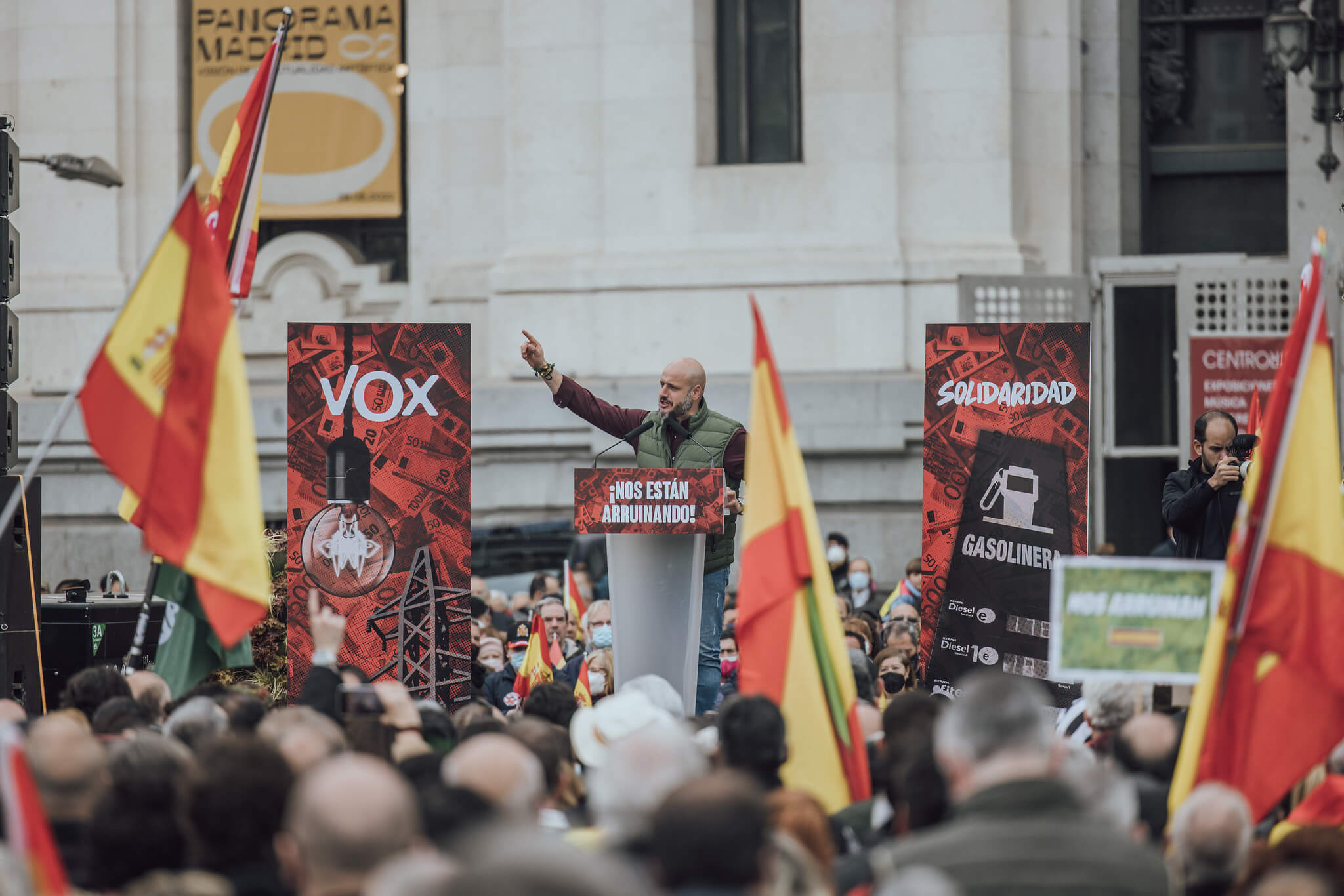 Vox nativist rhetoric and ukrainian refugees banner